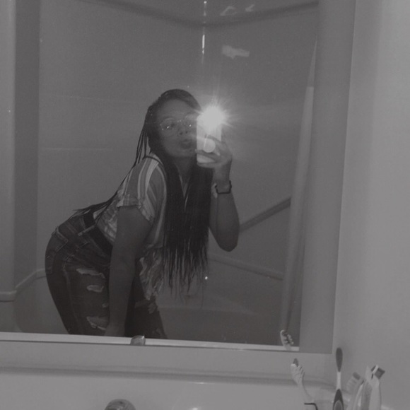 Meet your Posher, Stephanie - Picture 1 of 1